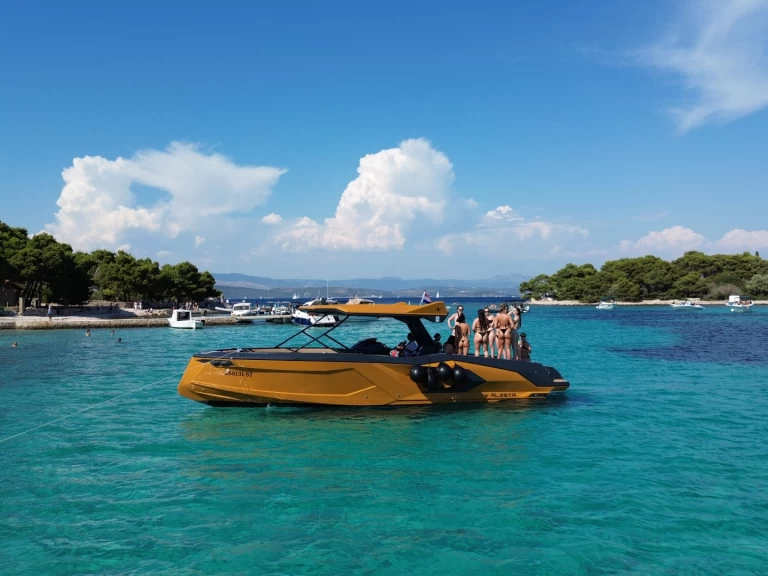 Bootverhuur Alesta Marine Raptor parasailing in Split via SamBoat