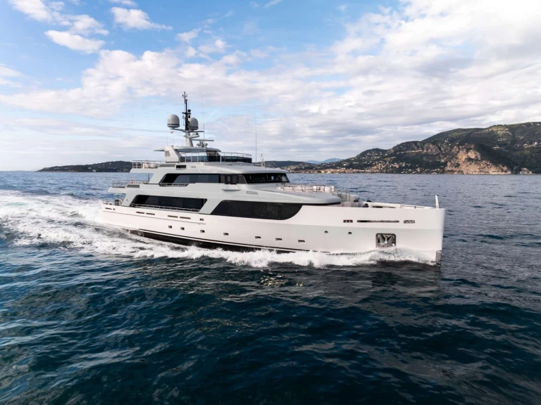 Verhuur Jacht Codecasa met vaarbewijs