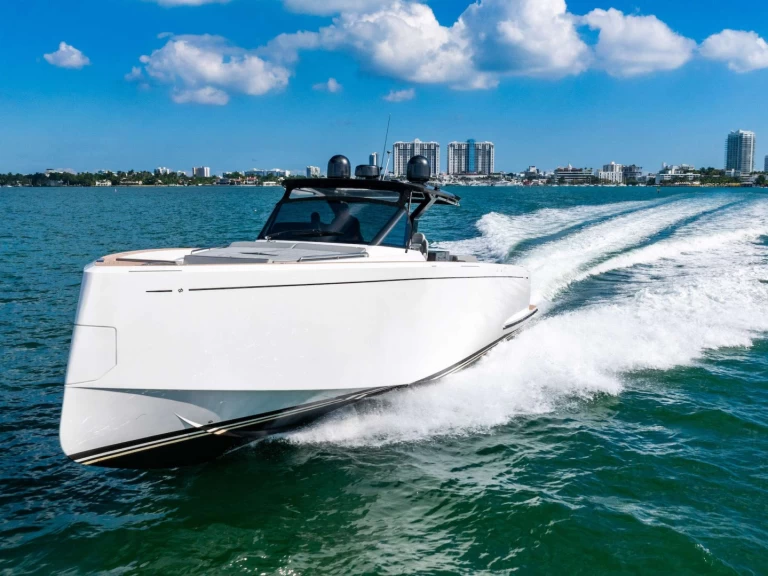 Verhuur Jacht Pardo Yachts met vaarbewijs