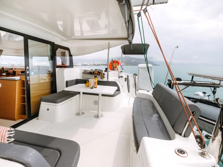 Catamaran te huur in Deme of Volos voor de beste prijs