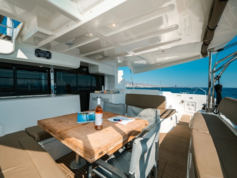 Huur een Lagoon Lagoon 46 in Álimos