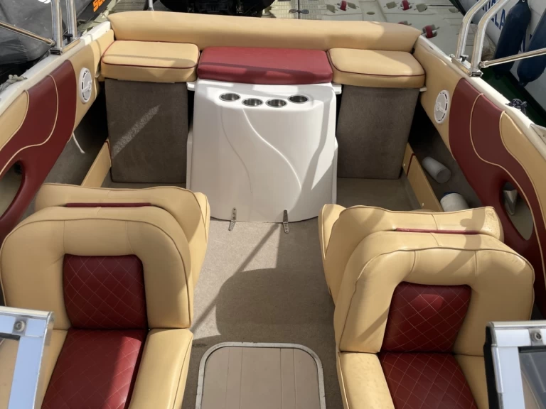 Verhuur Motorboot Rinker met vaarbewijs