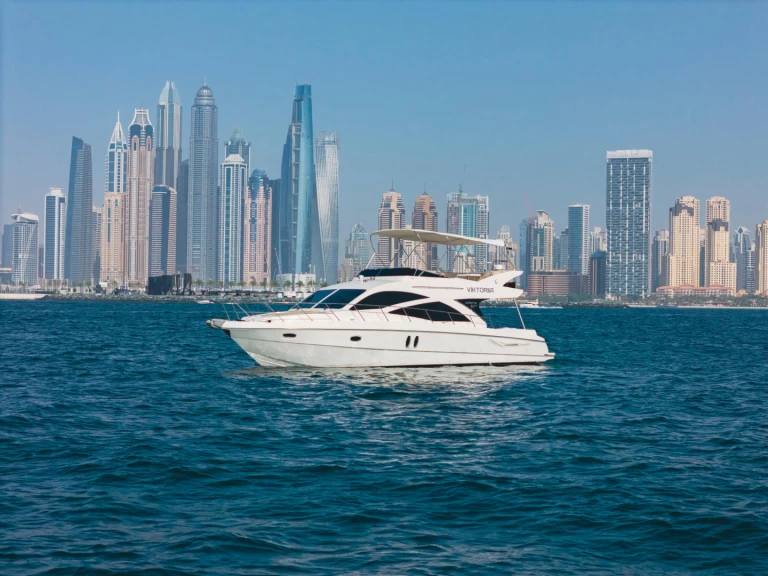 Motorboot te huur in Dubai Marina voor de beste prijs