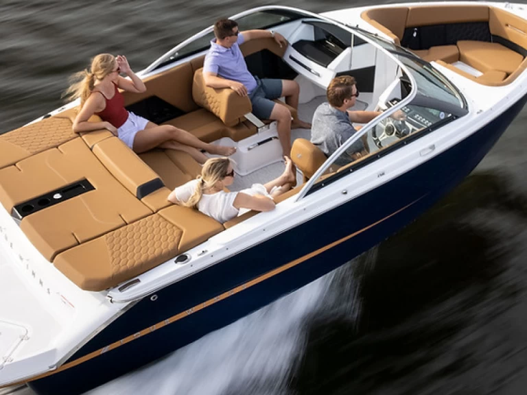 Four Winns Horizon 210 te huur van particulier of professional in Vilanova i la Geltrú