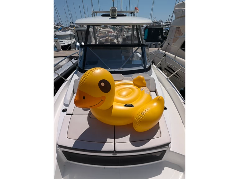 Jachthuur in Saint-Jean-Cap-Ferrat - Jeanneau Cap Camarat 10.5 WA via SamBoat