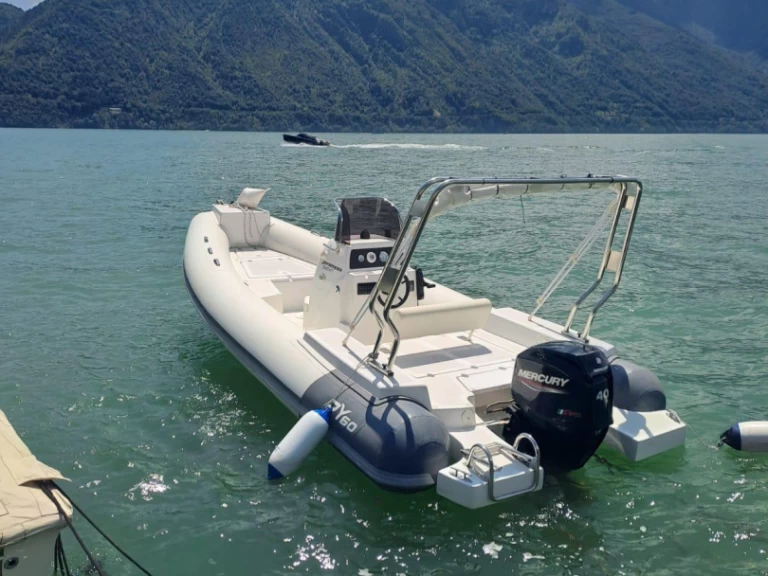 Huur een Panamera PY60 in Como (City)