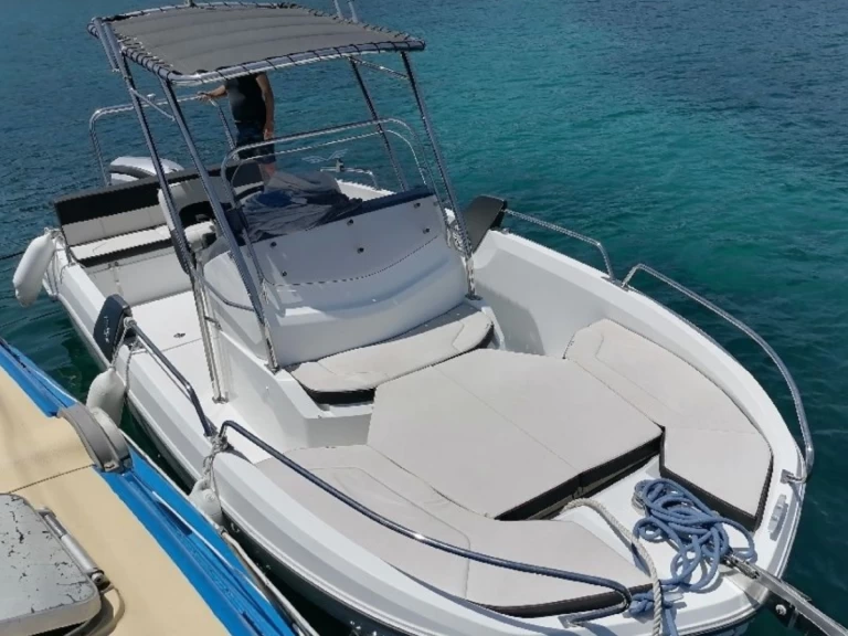 Bénéteau Flyer 6.6 SPACEdeck te huur van particulier of professional in Porto-Vecchio