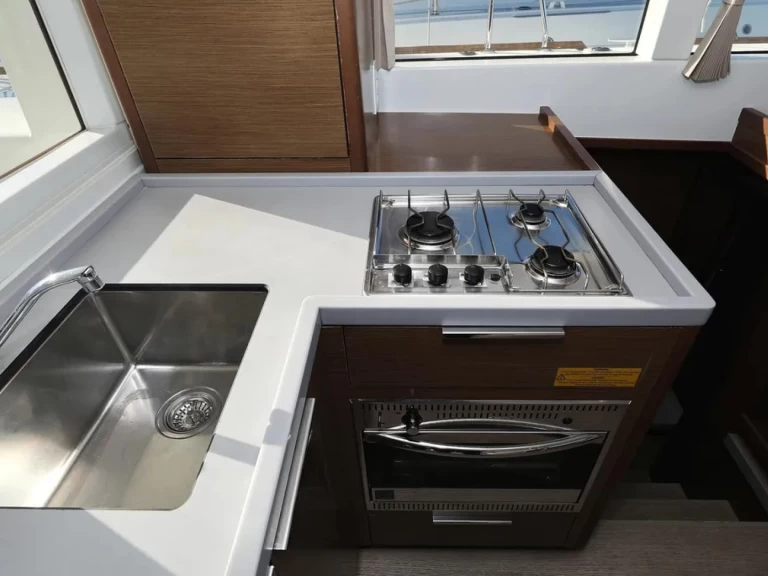 Catamaran te huur in Limassol Marina voor de beste prijs