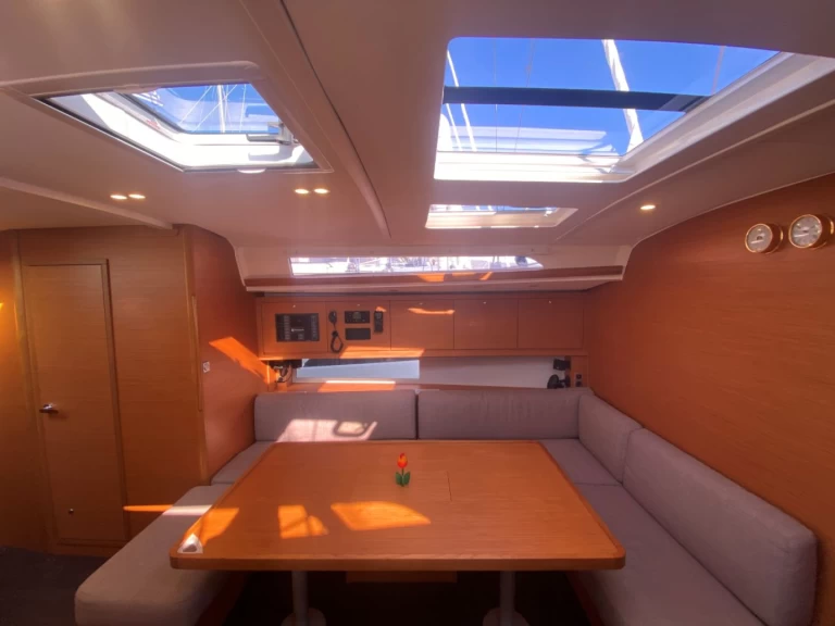 Huur een Dufour Dufour 470 in Lefkáda