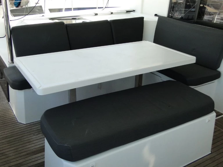 Verhuur Catamaran Fountaine Pajot met vaarbewijs