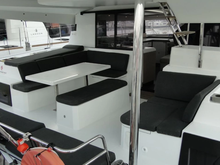 Huur een Fountaine Pajot Elba 45 in Álimos