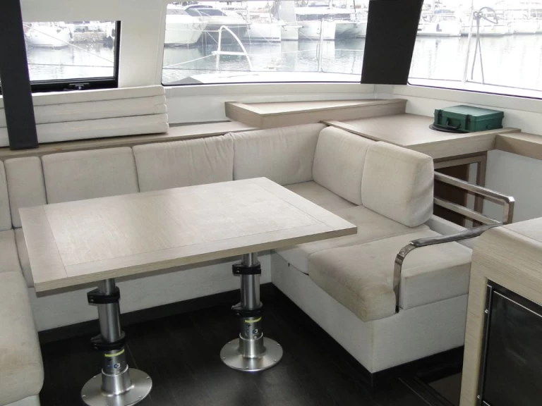 Bootverhuur Fountaine Pajot Elba 45 in Álimos via SamBoat
