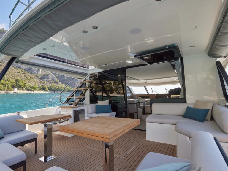 Verhuur Motorboot Prestige met vaarbewijs