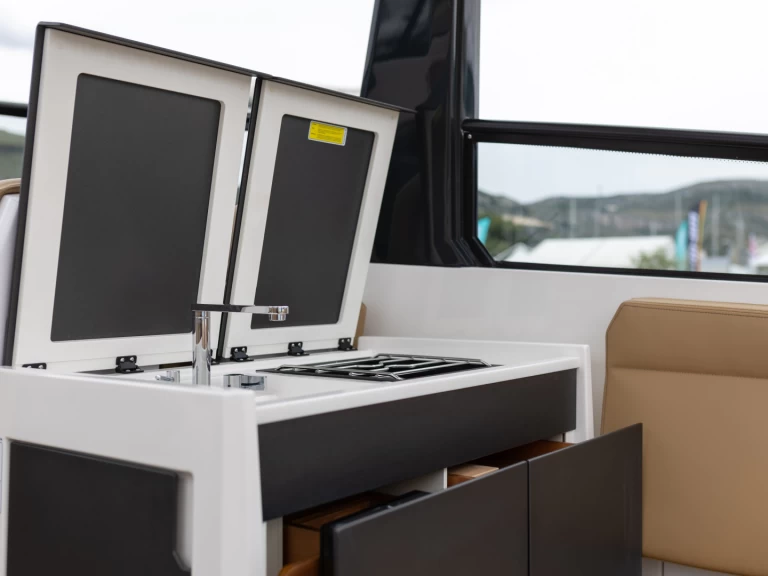 Huur Motorboot met of zonder schipper X-Yachts in Split