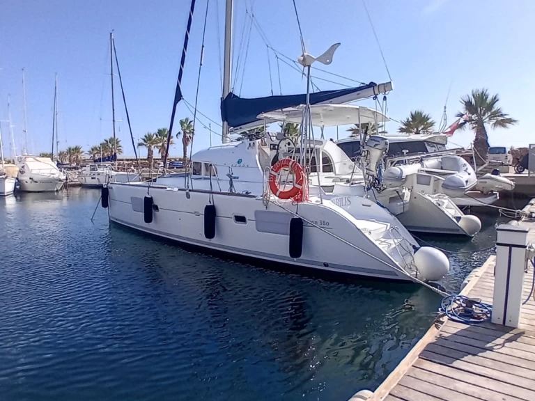 Bootverhuur Lagoon Lagoon 380 S2 in Torrevieja via SamBoat
