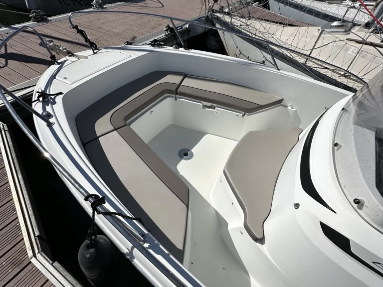 Huur Motorboot met of zonder schipper Jeanneau in Le Havre