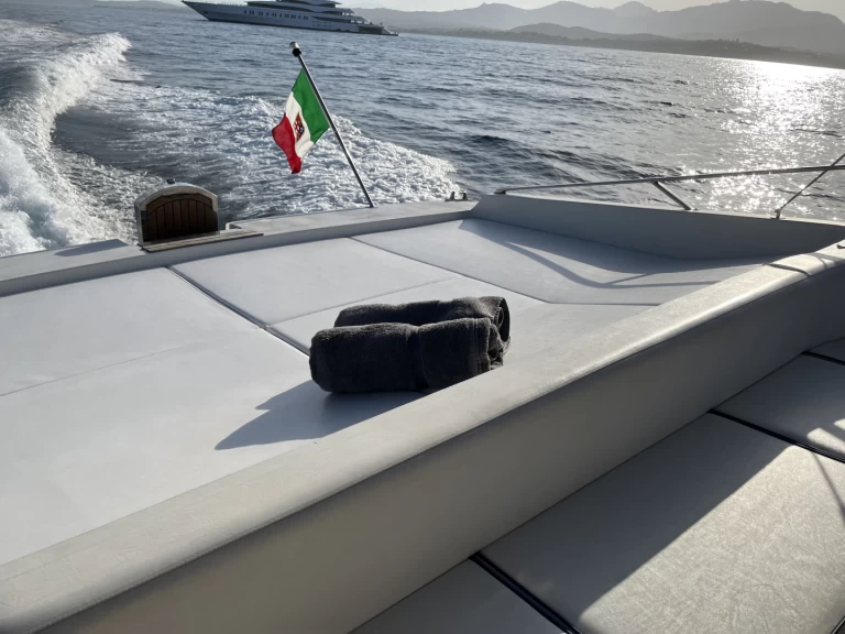 Verhuur Motorboot Itama met vaarbewijs