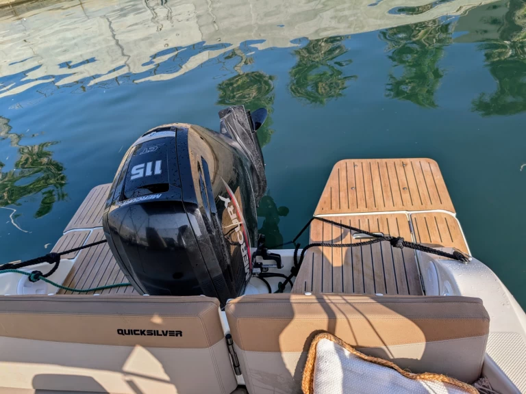 Jachthuur in Six-Fours-les-Plages - Quicksilver Quicksilver 605 Sundeck via SamBoat