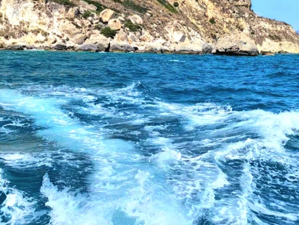 Huur een Bwa Bwa 550 Pro in Cagliari Port