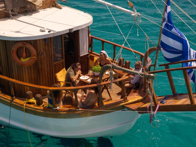 Jacht te huur in Marina Delta Kallithea voor de beste prijs