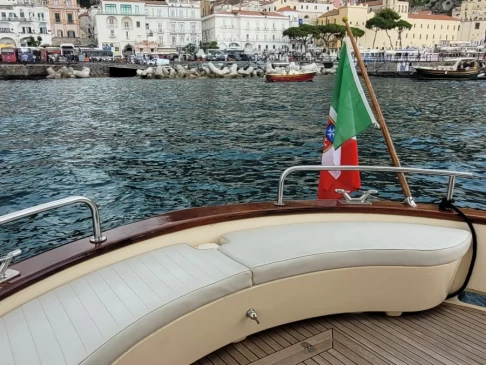 Motorboot te huur in Amalfi voor de beste prijs