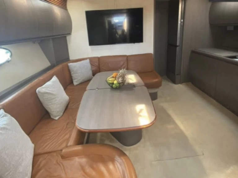 Huur een Pershing Pershing 65 in Ornós