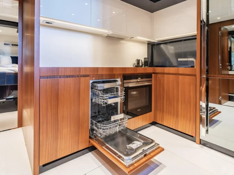 Huur een Riva Rebel 66 in Saint-Tropez