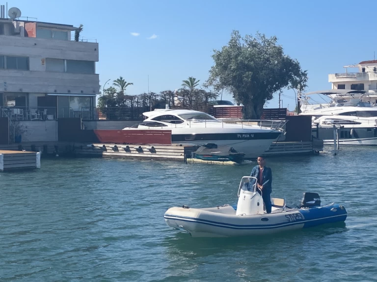 Zodiac Medline 500 te huur van particulier of professional in Empuriabrava