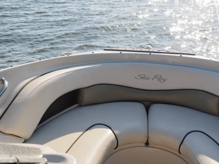 Huur een Sea Ray Sea Ray 220 Select in Lissabon