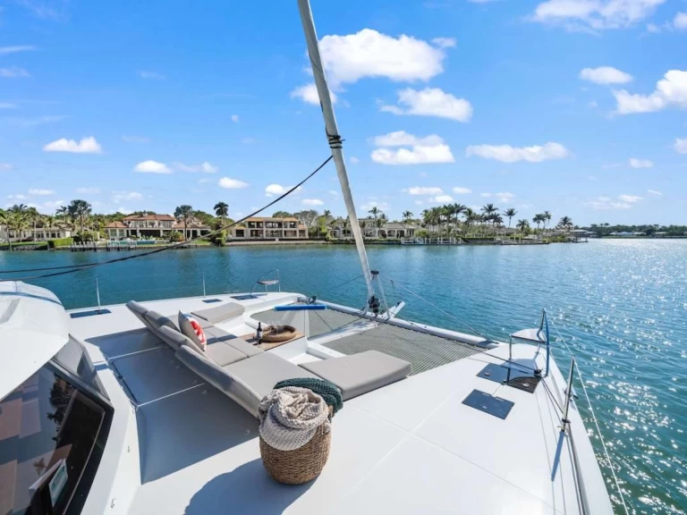 Verhuur Jacht Fountaine Pajot met vaarbewijs