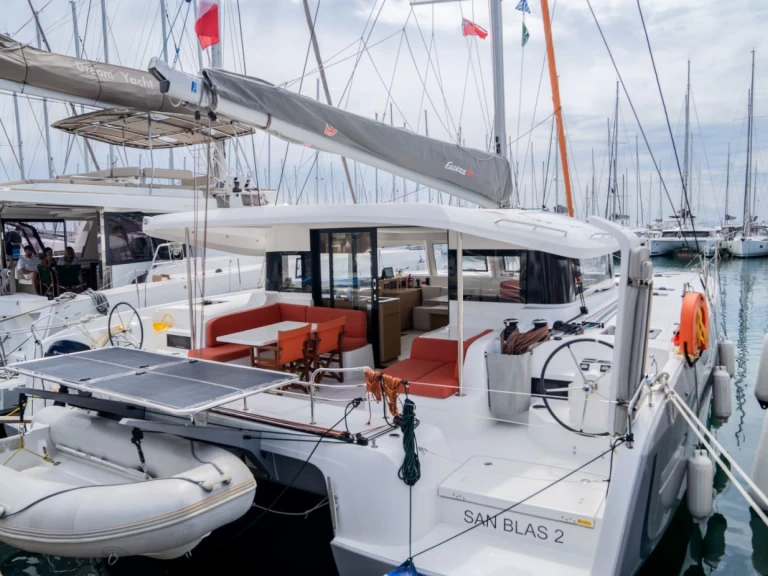 Bootverhuur Álimos goedkoop Excess 14