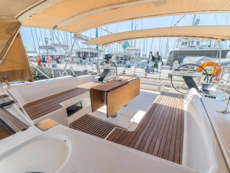 Bootverhuur Dufour Dufour 530 in Álimos via SamBoat