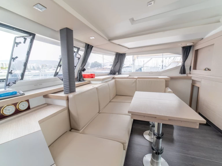 Huur een Fountaine Pajot Astrea 42 in Álimos