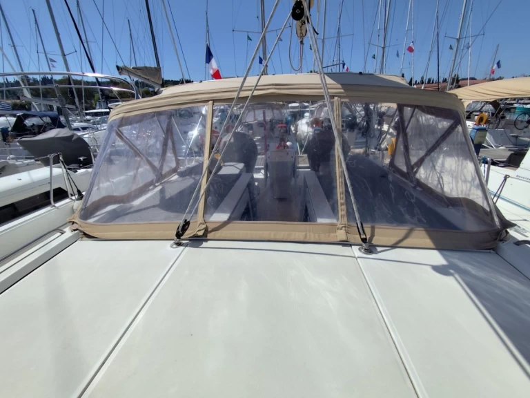 Huur een Bénéteau Oceanis 51.1 in Gouviá