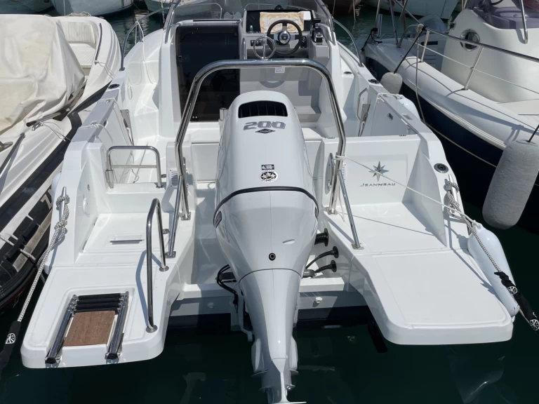 Bootverhuur Jeanneau Cap Camarat 6.5 WA Serie 3 in Antibes via SamBoat