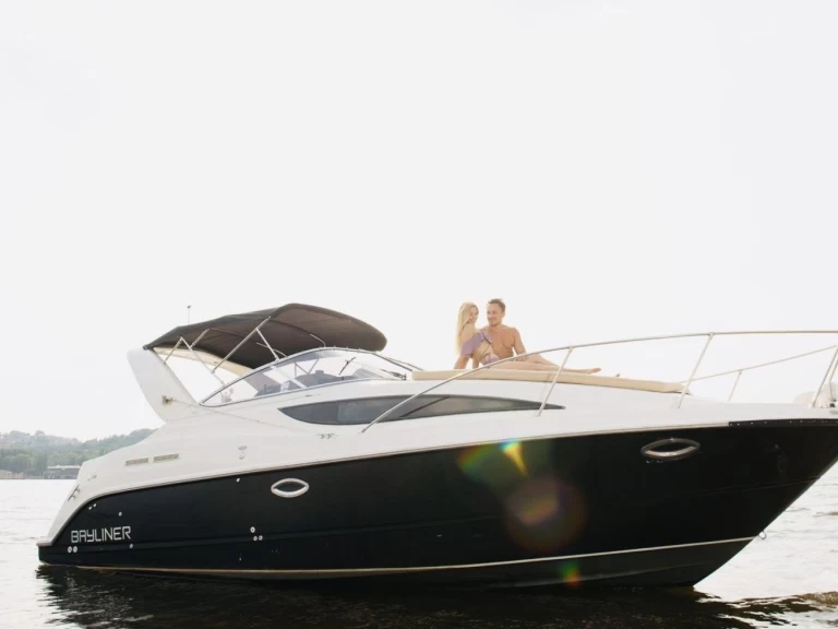 Huur Motorboot met of zonder schipper Bayliner in Vieux Port de Cannes