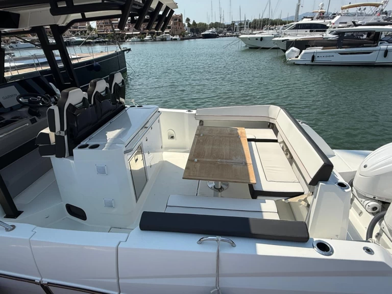 Bootverhuur Cogolin goedkoop cap camarat 10.5 CC