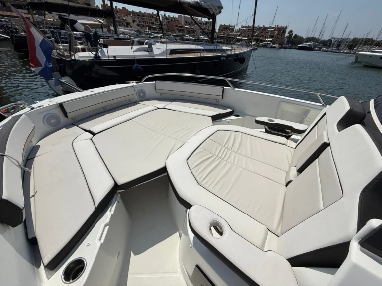 Huur een Jeanneau cap camarat 10.5 CC in Cogolin