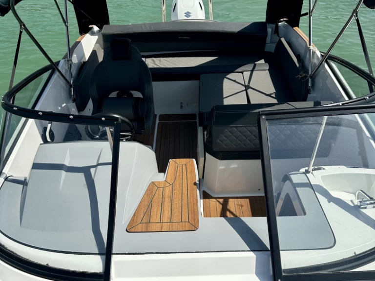 Motorboot te huur in Aix-les-Bains voor de beste prijs