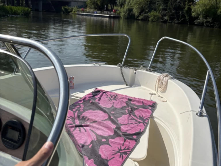 Huur Motorboot met of zonder schipper Jeanneau in Metz