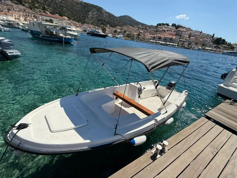 Verhuur Motorboot in Hvar - Adria Adria10