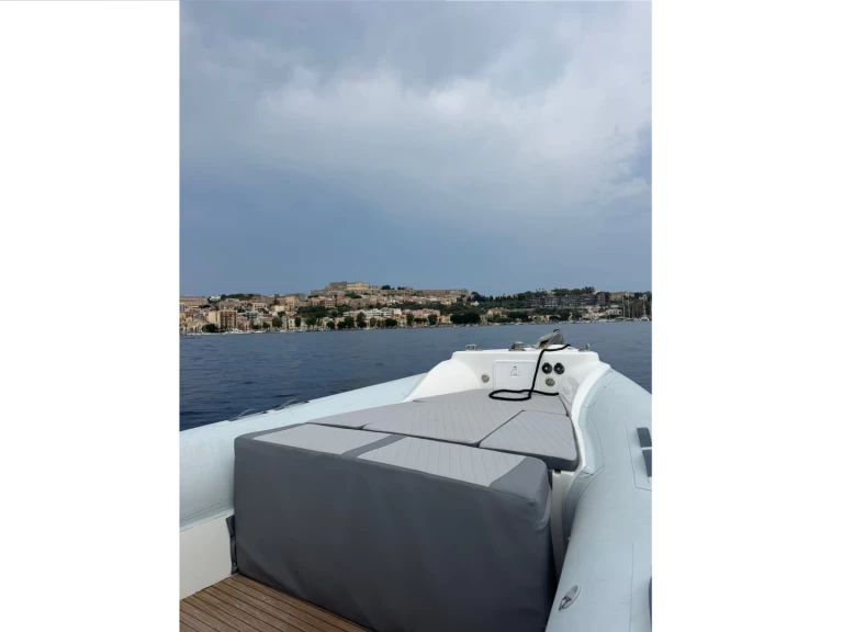 Huur een Nadir NADIR 33 in Milazzo