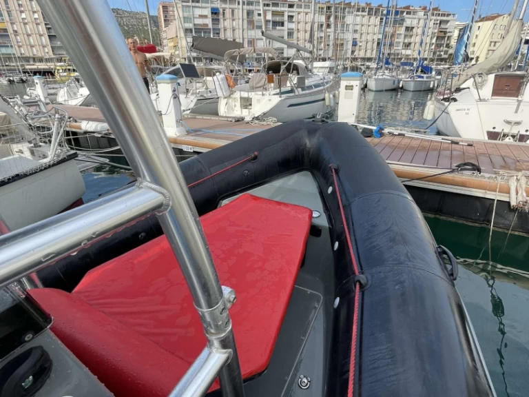 Bootverhuur Toulon goedkoop Karbon 750 sport 6 