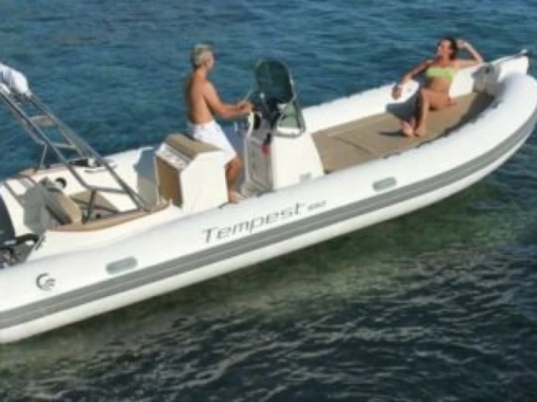 Huur een Capelli Tempest 650 in Portigliolo