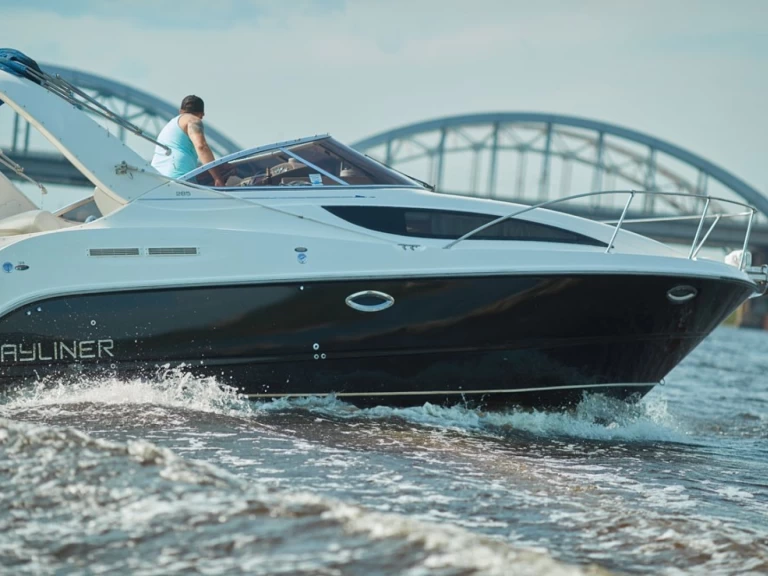 Bootverhuur Bayliner Bayliner 285 Cruiser in Vieux Port de Cannes via SamBoat