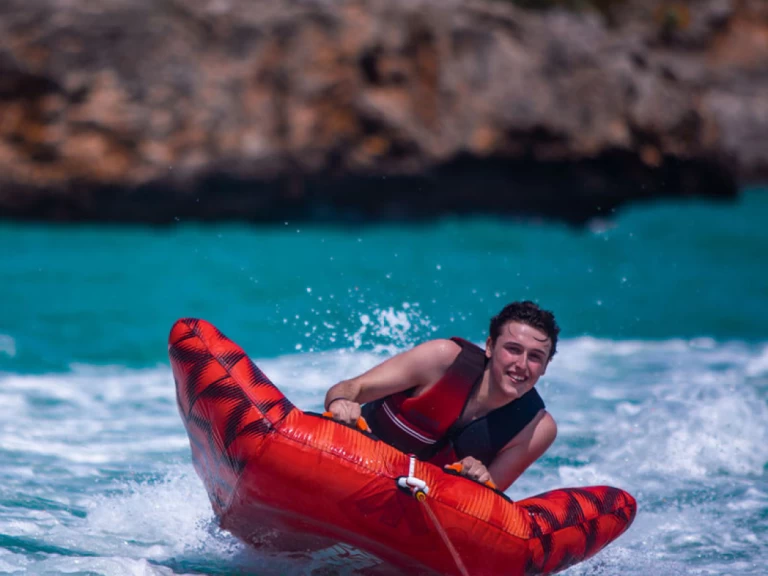 Huur Motorboot met of zonder schipper Bénéteau in Agay