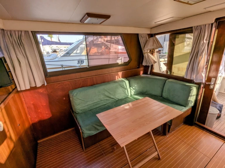 Huur een Hatteras Hatteras 36 Convertible in Salerno