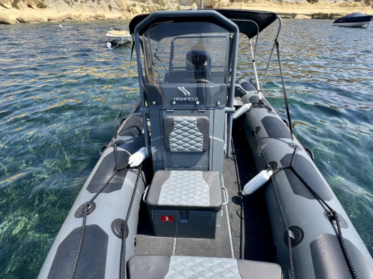 Huur een Highfield Patrol 540 in Valletta