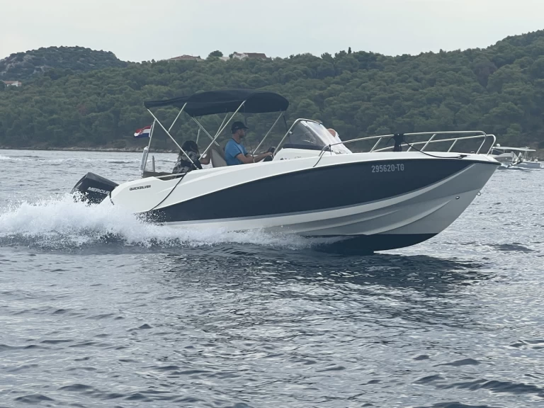 Huur een Quicksilver Activ 675 Open Sport in Split