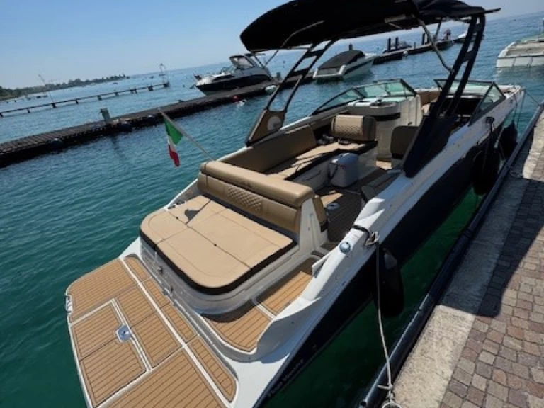 Sea Ray Sea Ray 270 SDX te huur van particulier of professional in Bardolino